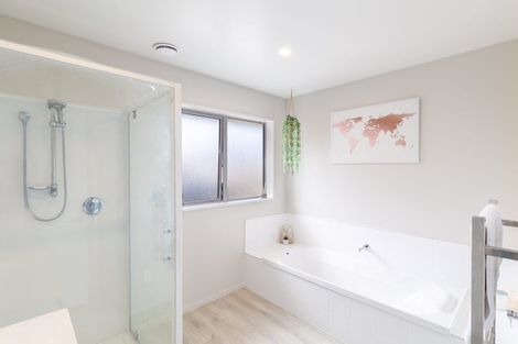 Photo of property in 13 Loeb Place, Rolleston, 7614