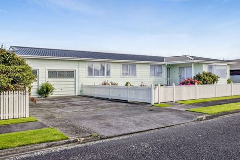Photo of property in 35 Murdoch Street, Hawera, 4610