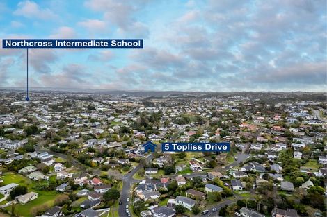 Photo of property in 5a Topliss Drive, Northcross, Auckland, 0632