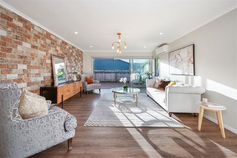 Photo of property in 17 Fleetwood Drive, Henderson, Auckland, 0612