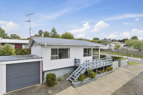 Photo of property in 42 Reynella Drive, Massey, Auckland, 0614