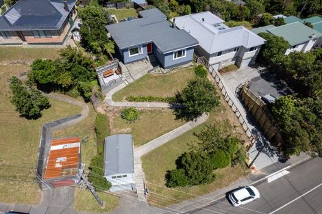Photo of property in 8 Lyndfield Lane, Newlands, Wellington, 6037