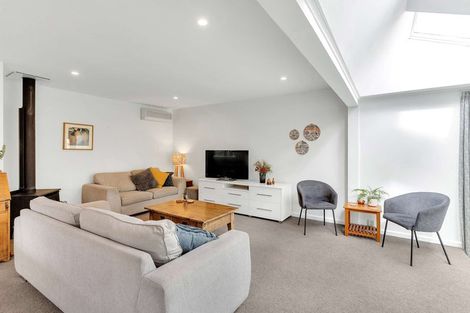 Photo of property in 10 Claxton Place, Saint Martins, Christchurch, 8022