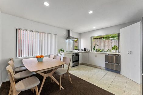 Photo of property in 2/9 Hogans Road, Glenfield, Auckland, 0629