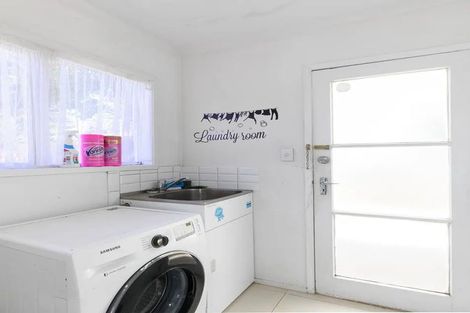 Photo of property in 24 Newington Road, Henderson, Auckland, 0612