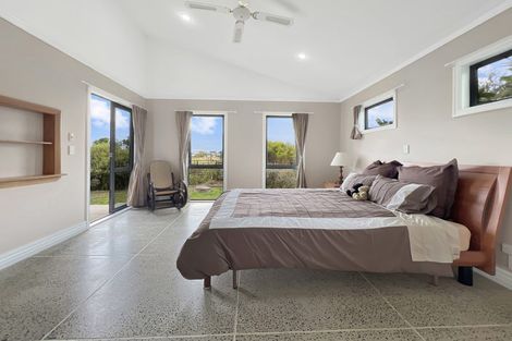 Photo of property in 10 Pohutukawa Avenue, Kaiaua, Pokeno, 2473