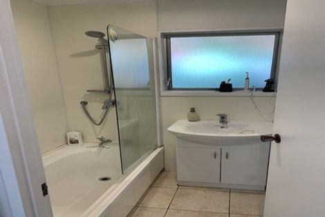 Photo of property in 23 Imperial Place, Henderson, Auckland, 0612