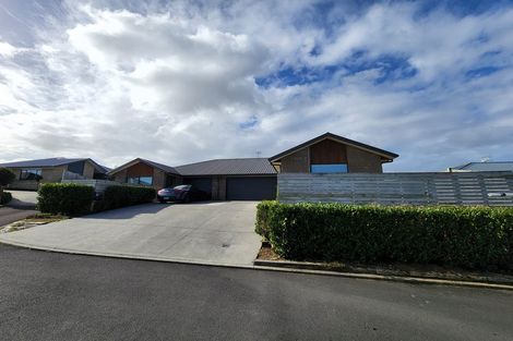 Photo of property in 16 Iris Place, Grandview Heights, Hamilton, 3200