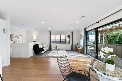 Photo of property in 123b Colwill Road, Massey, Auckland, 0614