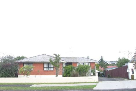 Photo of property in 1/4 Ellesmere Crescent, Pakuranga Heights, Auckland, 2010