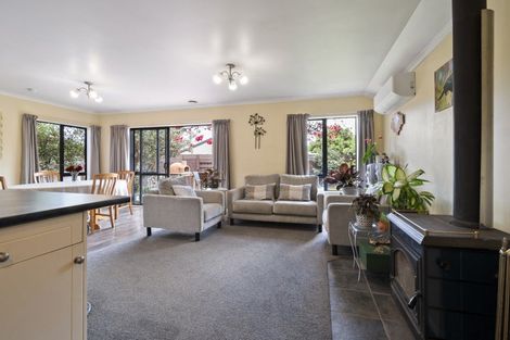 Photo of property in 8 Sunshine Place, Kelvin Grove, Palmerston North, 4414