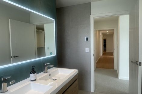 Photo of property in 94 Hugo Shaw Drive, Cambridge, 3434