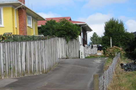 Photo of property in 9 Lex Avenue, Green Bay, Auckland, 0604