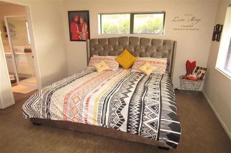 Photo of property in 24 Percy Kinsman Crescent, Riverstone Terraces, Upper Hutt, 5018