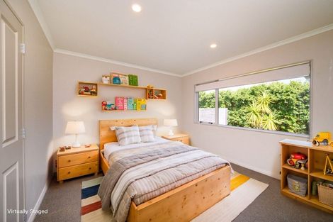 Photo of property in 27 Johnstone Drive, Fitzherbert, Palmerston North, 4410