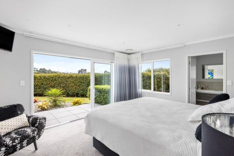 Photo of property in 60 Roberts Road, Matakatia, Whangaparaoa, 0930