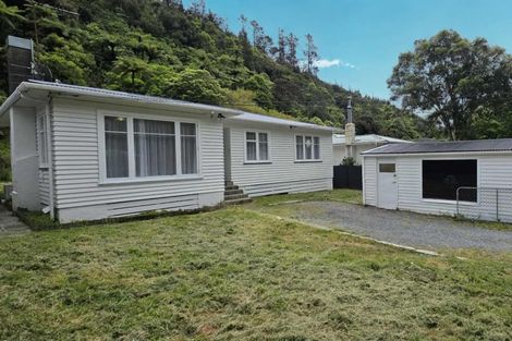 Photo of property in 52 Sunny Grove, Wainuiomata, Lower Hutt, 5014