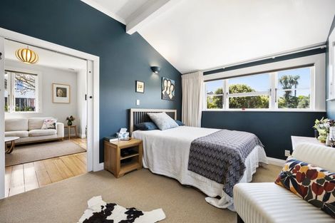 Photo of property in 57 Eden Street, Island Bay, Wellington, 6023