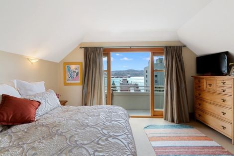 Photo of property in 210 Oriental Parade, Oriental Bay, Wellington, 6011