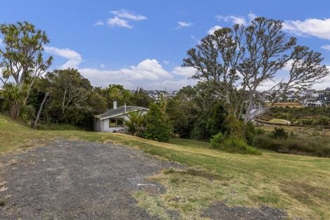 Photo of property in 1088 Beach Road, Torbay, Auckland, 0630