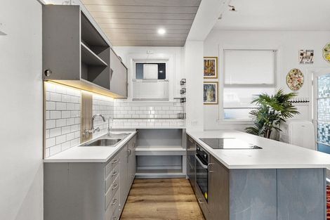 Photo of property in Devonport Apartments, 21/127 Saint Aubyn Street, New Plymouth, 4310