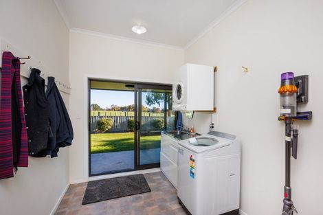 Photo of property in 34 Hazelhurst Line, Kelvin Grove, Palmerston North, 4470