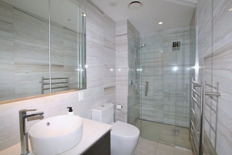 Photo of property in 585/g06 Beach Road, Rothesay Bay, Auckland, 0630