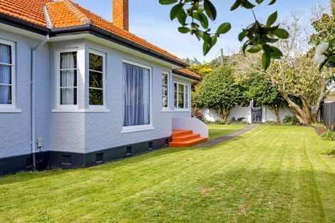 Photo of property in 230 South Road, Hawera, 4610