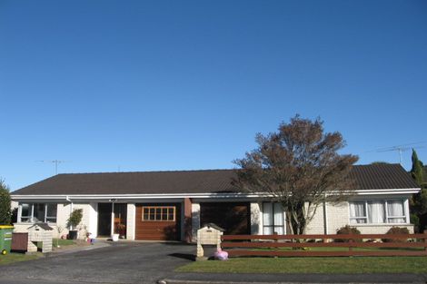 Photo of property in 2/3 George Street, Papakura, 2110