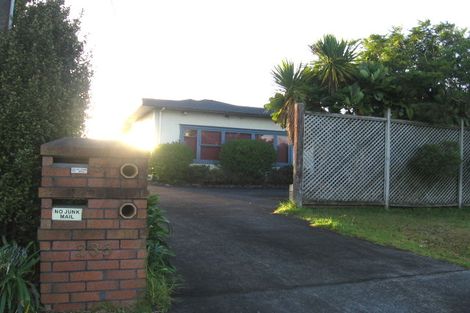 Photo of property in 2/235 Glenfield Road, Hillcrest, Auckland, 0627