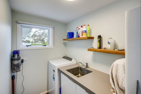 Photo of property in 64 Middle Road, Havelock North, 4130