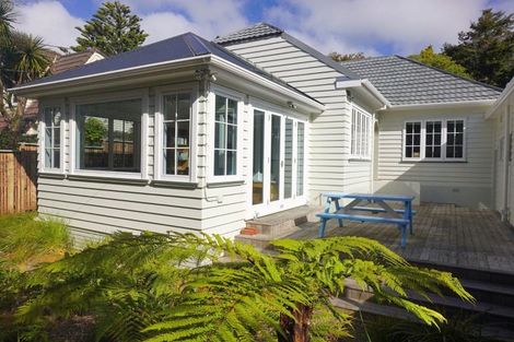 Photo of property in 8 Waikare Street, Karori, Wellington, 6012