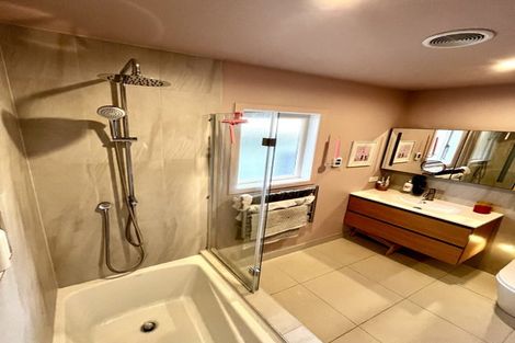 Photo of property in 52 Flanshaw Road, Te Atatu South, Auckland, 0610