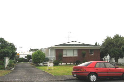 Photo of property in 2/4 Evelyn Place, Hillcrest, Auckland, 0627