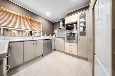 Photo of property in 15 Lilybank Crescent, East Tamaki, Auckland, 2013