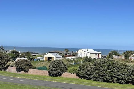 Photo of property in 16 Longbeach Drive, Castlecliff, Wanganui, 4501