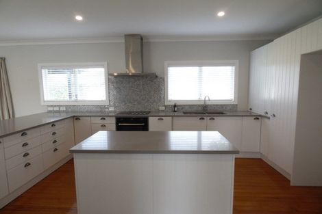 Photo of property in 122 Awaroa Road, Helensville, 0800