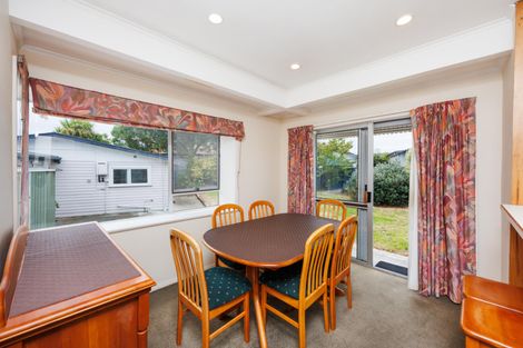 Photo of property in 21 Ilford Place, Awapuni, Palmerston North, 4412