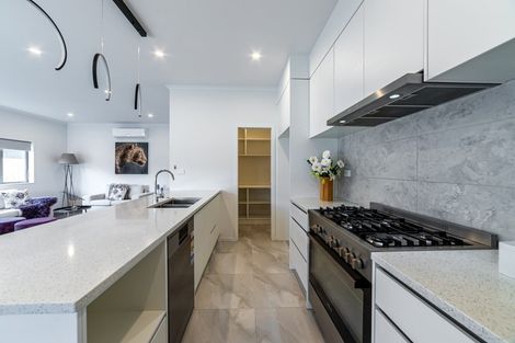 Photo of property in 35 Ruru Street, Cambridge, 3434