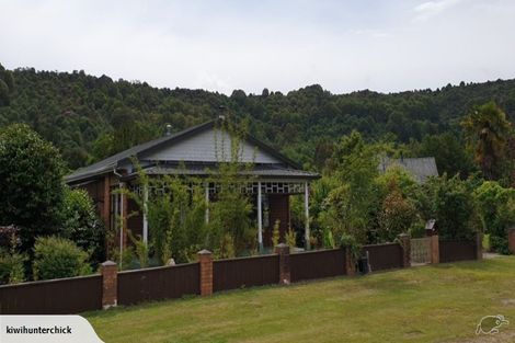 Photo of property in 35 Davis Street, Reefton, 7830