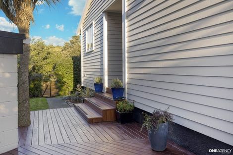 Photo of property in 22 Bartlett Grove, Tawa, Wellington, 5028