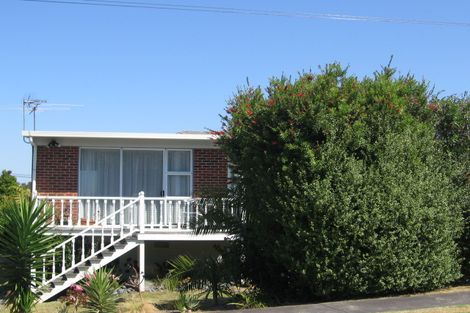 Photo of property in 1/2 Scarboro Terrace, Murrays Bay, Auckland, 0630