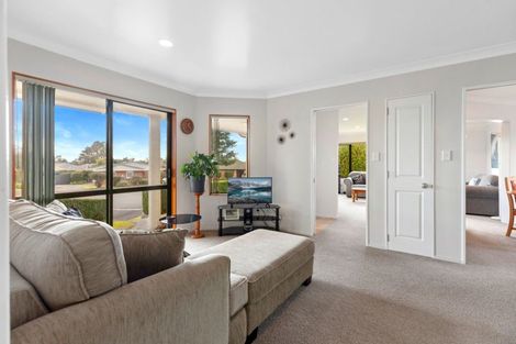 Photo of property in 2 Burnt Oak Drive, Pyes Pa, Tauranga, 3112