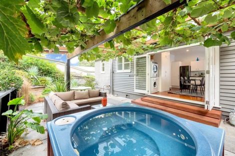 Photo of property in 19 Porter Crescent, Helensville, 0800