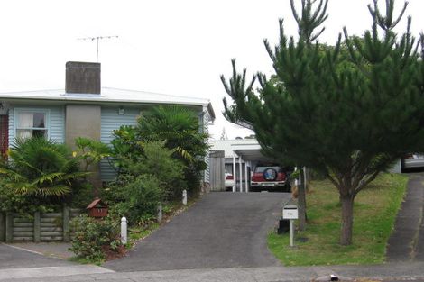 Photo of property in 11 Heather Place, Sunnynook, Auckland, 0620