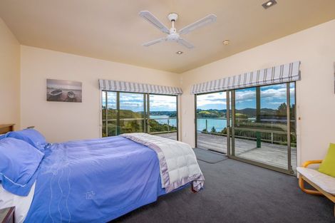 Photo of property in 104 Te Wahapu Road, Russell, 0272