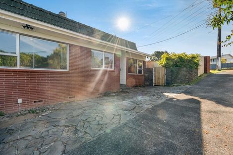 Photo of property in 1/2 Roberts Road, Glenfield, Auckland, 0629