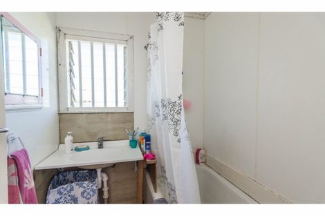 Photo of property in 8 Grendon Road, Titirangi, Auckland, 0604