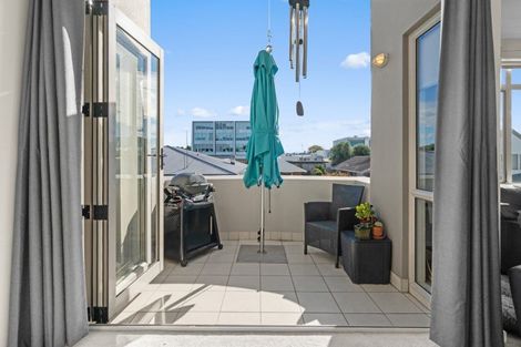 Photo of property in 4/29 Third Avenue, Tauranga, 3110