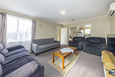 Photo of property in 14 Killington Crescent, Mangere, Auckland, 2022
